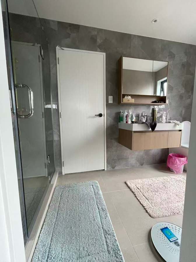 Sean Zha's room