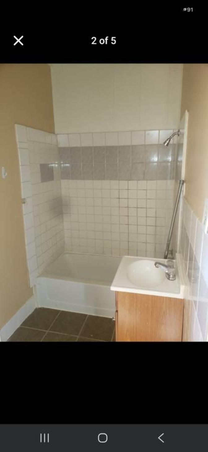 Studio One Bath Aprtment's room