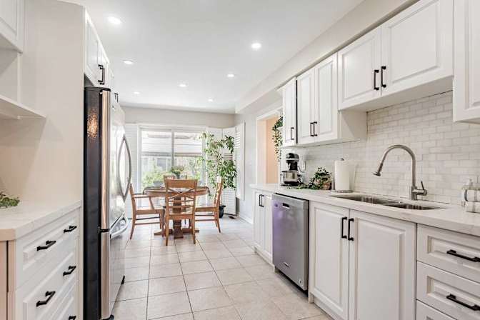 Tolobi Rental's room