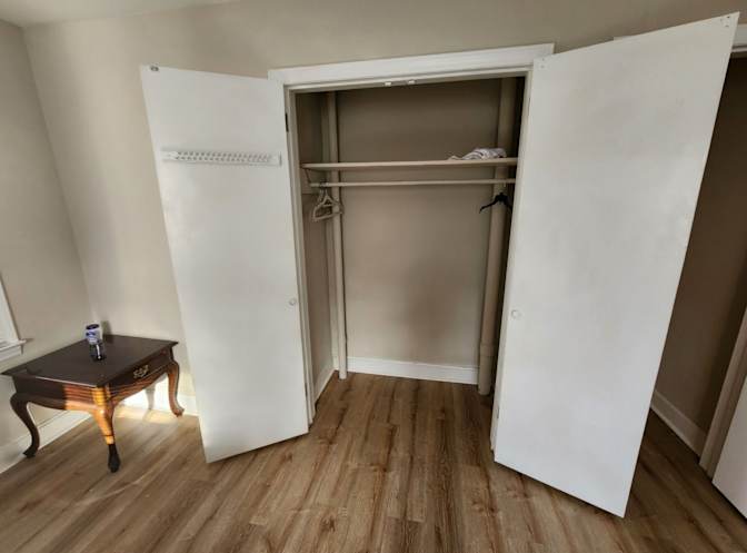 Alcove Rooms's room