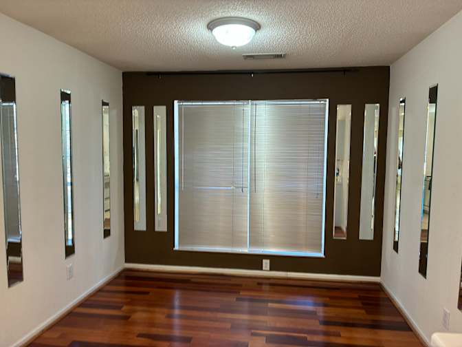 Alcove Rooms's room