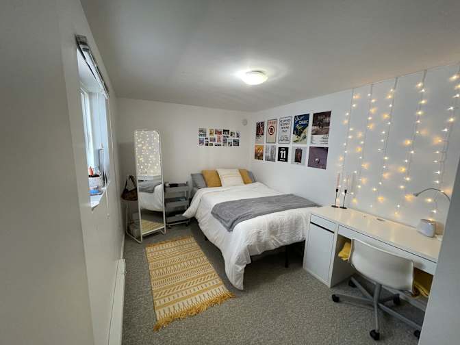 Evelyn's room