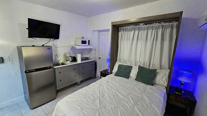 Carlos's room