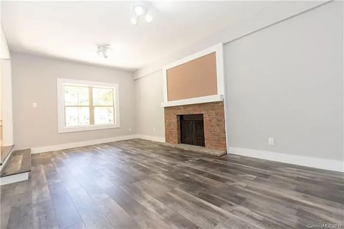 Alcove Rooms's room