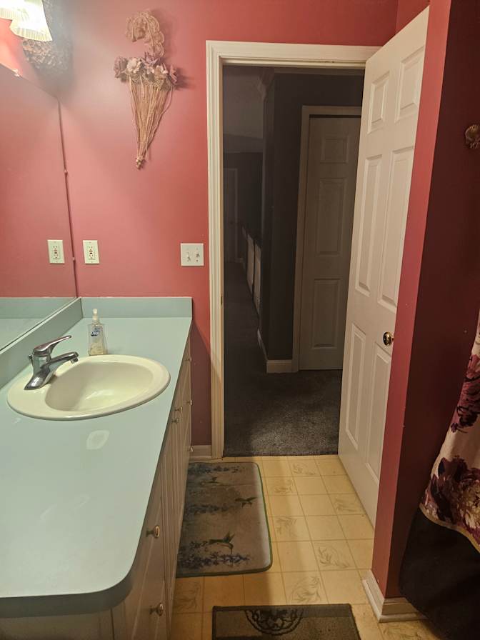 Debra L Kudrycki's room