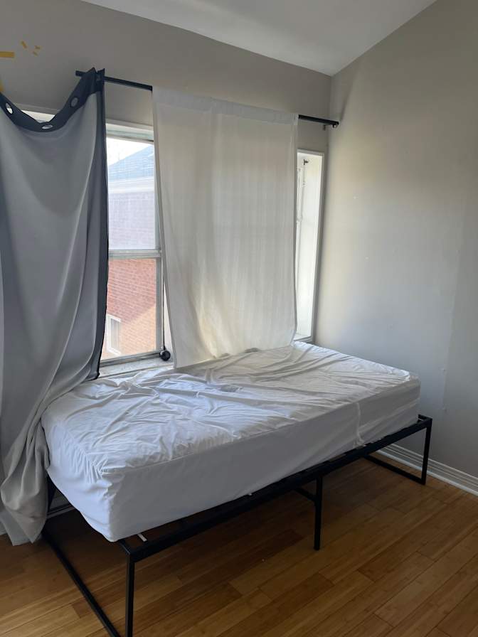 C Y's room