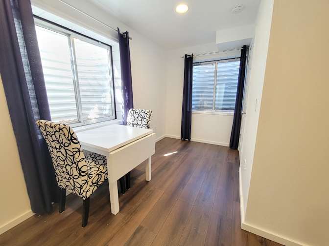Furnished room with own bathroom in a house | Commerc... – Roomies.com