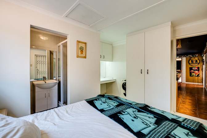 Dale Lubbe's room