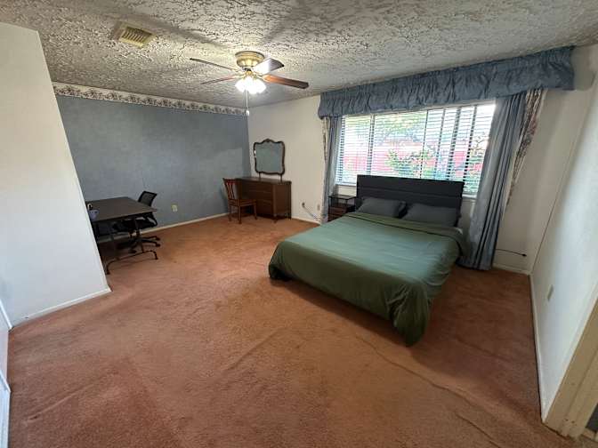Lambert Guo's room