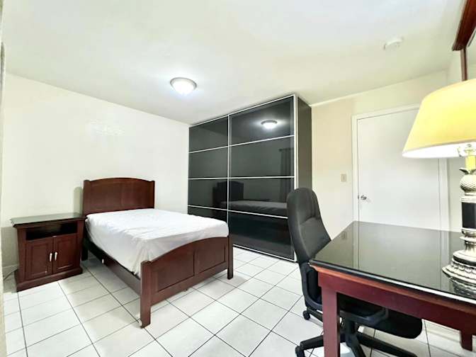 Intellis's room