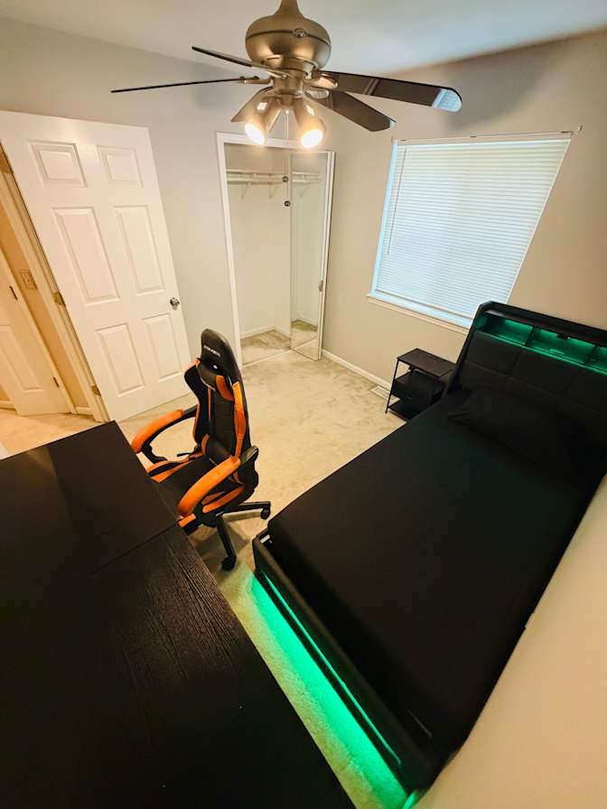 Farzad's room