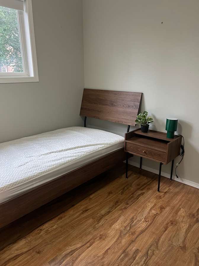 Jun's room