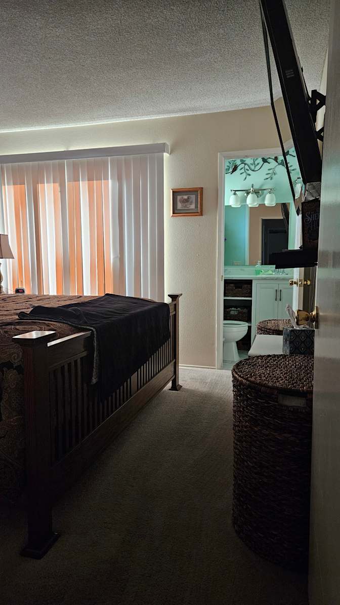 Lee's room