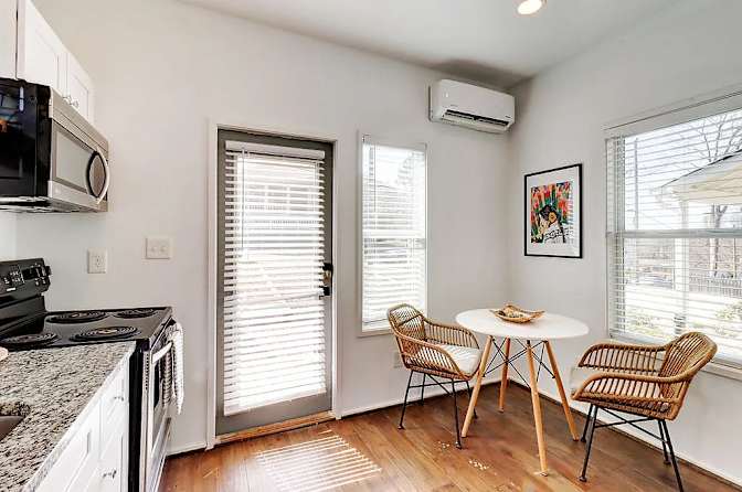 Alcove Rooms's room