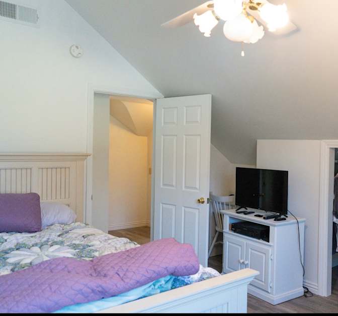 Thomas's room