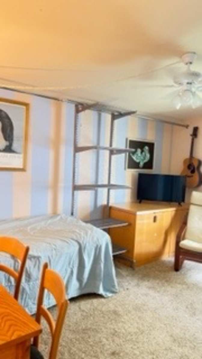 Linellen Camyre's room