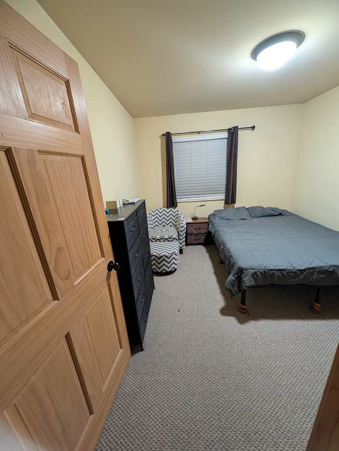 Luis's room