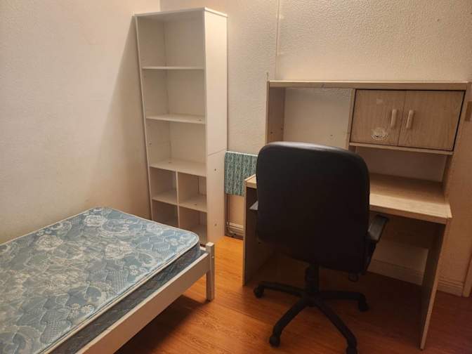Lynn's room