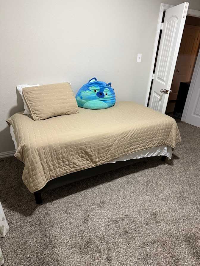 Elle's room