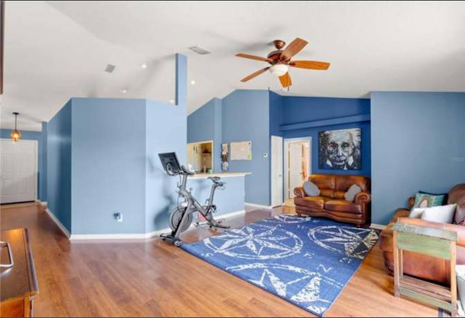 Ridechelle's room