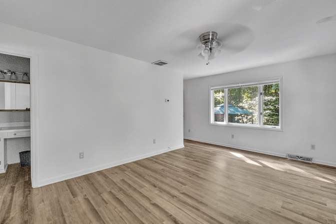 lifedoorrentals's room