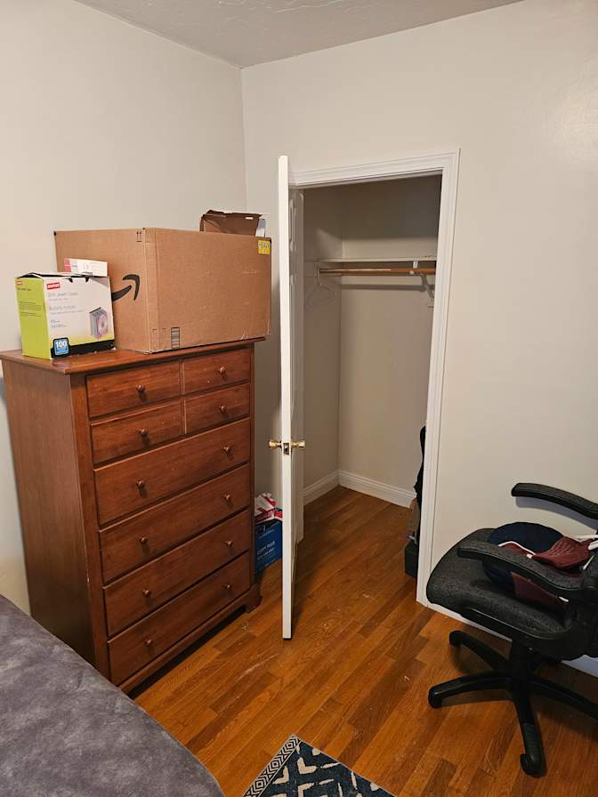 ALAN L HOMSY's room