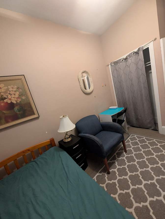 Yllor's room