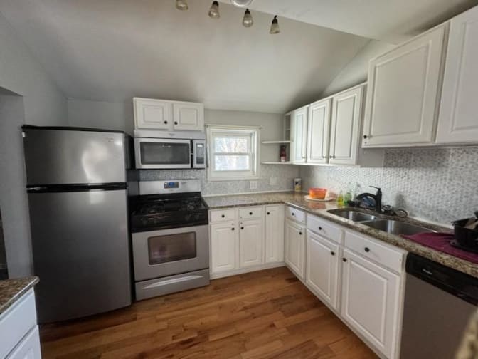 lifedoorrentals's room