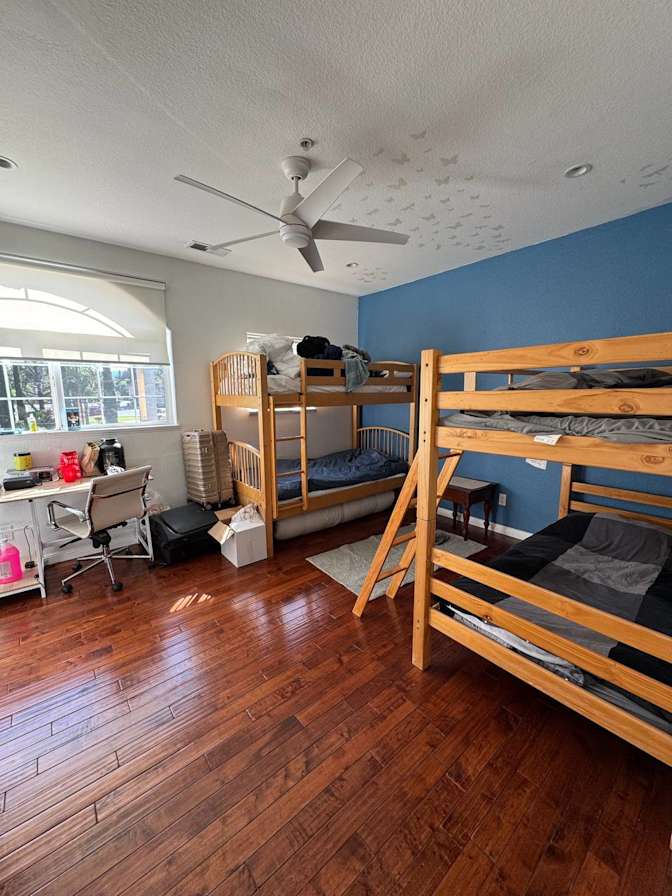 Julia Va's room