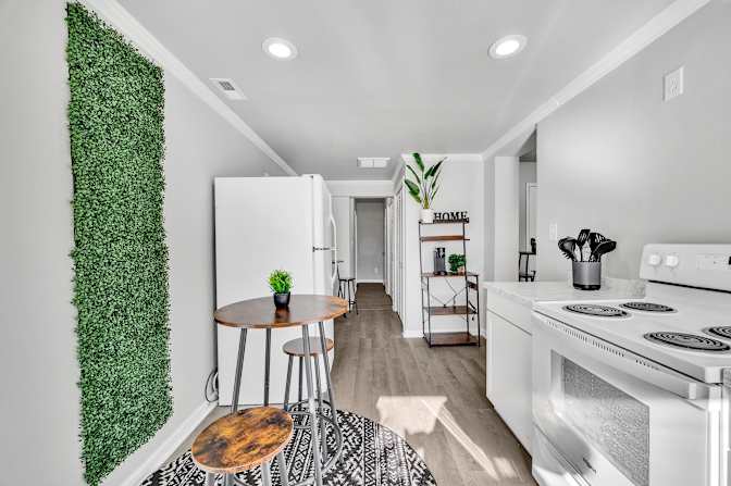 lifedoorrentals's room