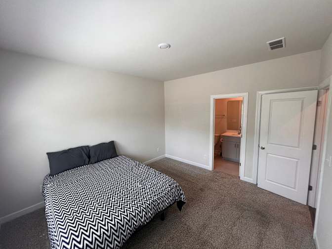 Alcove Rooms's room