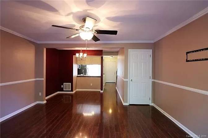 Alcove Rooms's room
