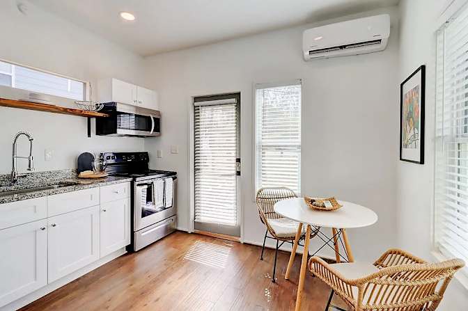 Alcove Rooms's room