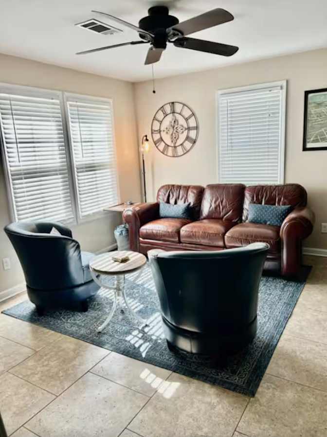 Furnished room with own bathroom in a house | Lincoln... – Roomies.com