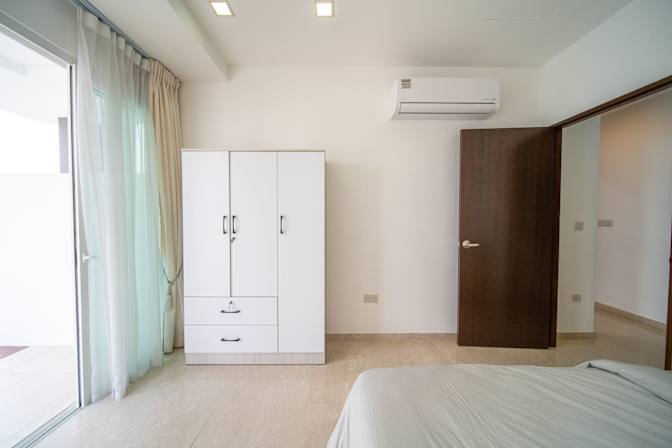 MLVH's room