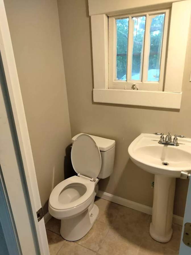 Alcove Rooms's room