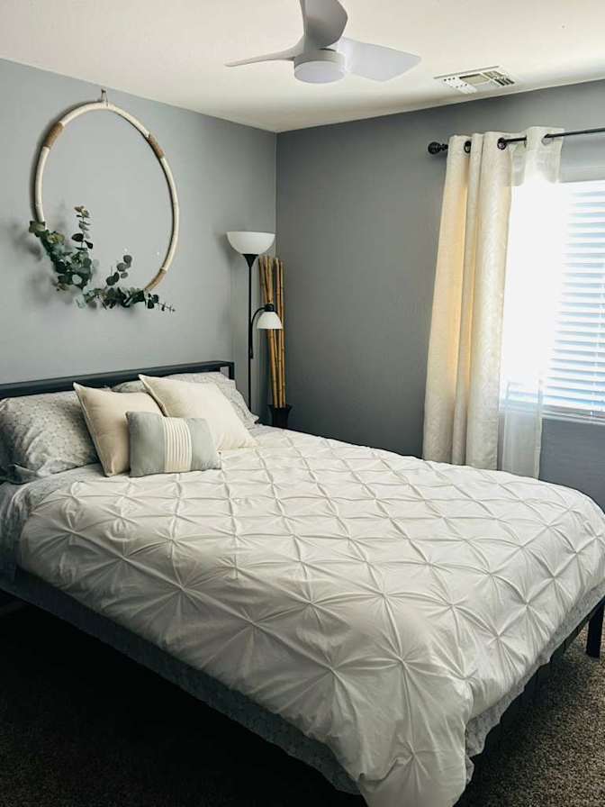 Luis's room