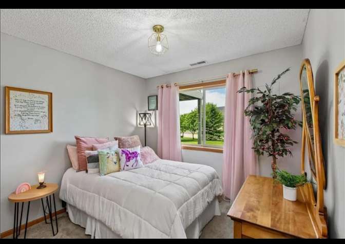 Damon Bates's room