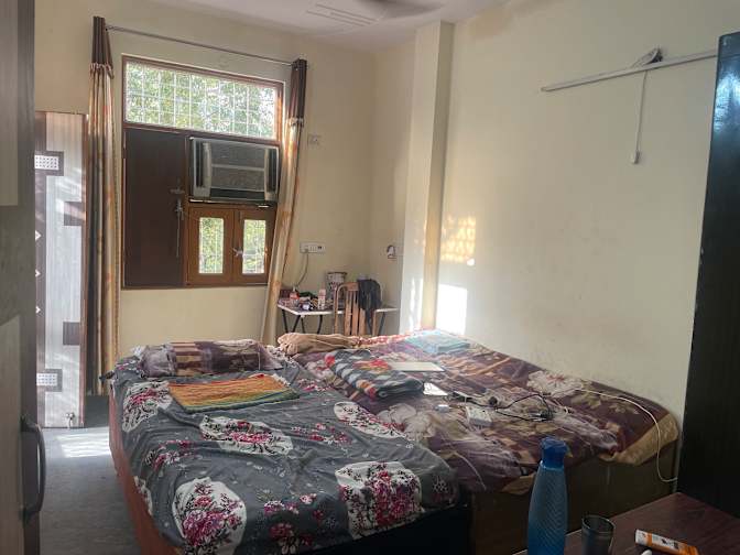 Anuj Papneja's room
