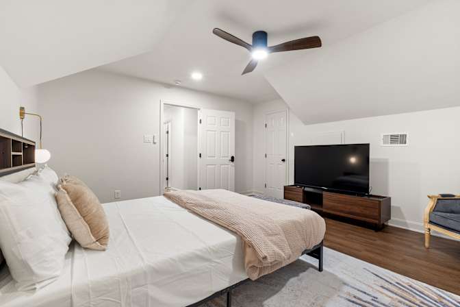 Tomic Properties's room