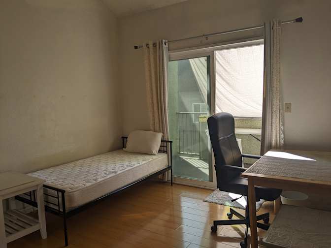 Lynn's room