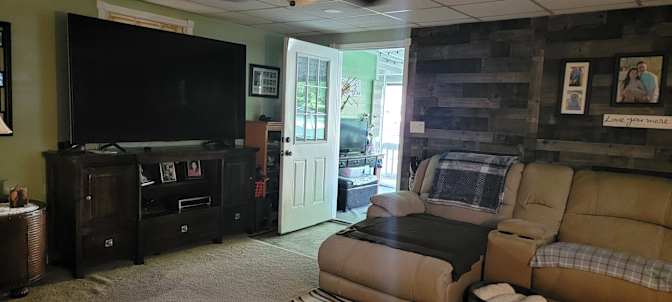 vicki hales's room