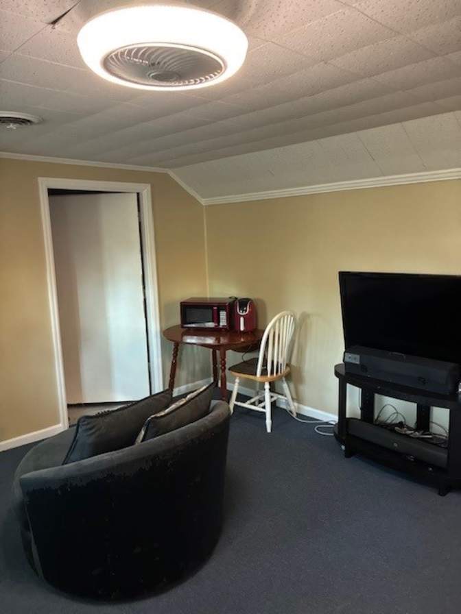 Craig D Bowen's room