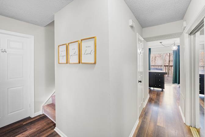 lifedoorrentals's room