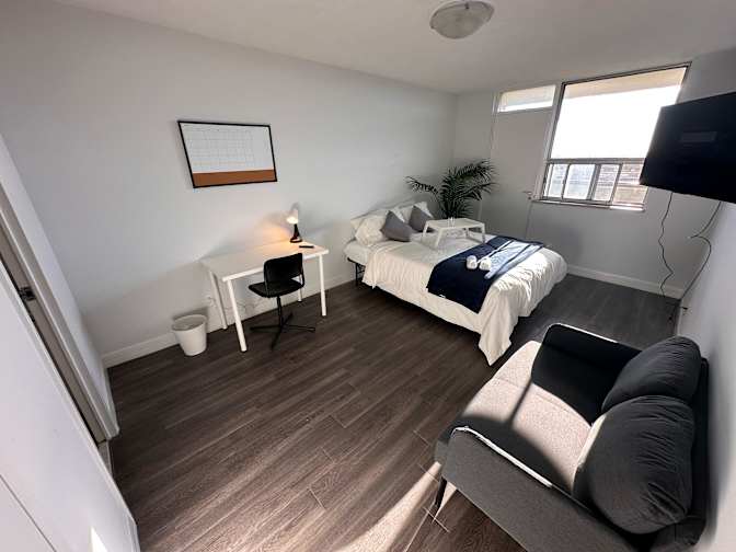 Housingfouryou's room