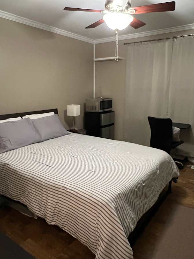 Fully Furnished's room