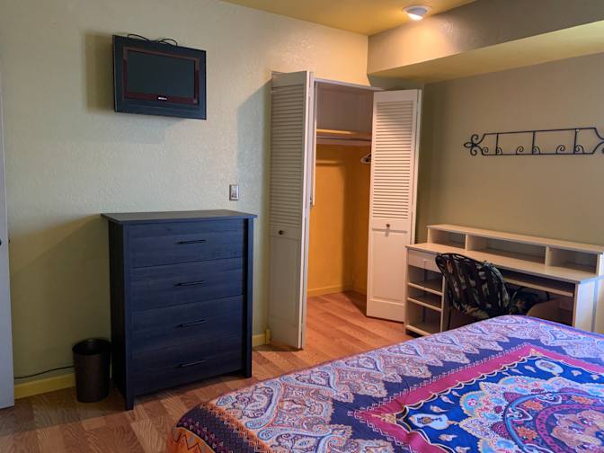 Luis's room