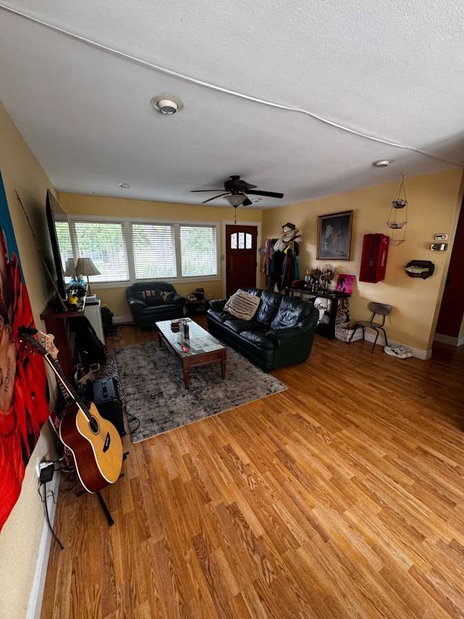 Armando's room