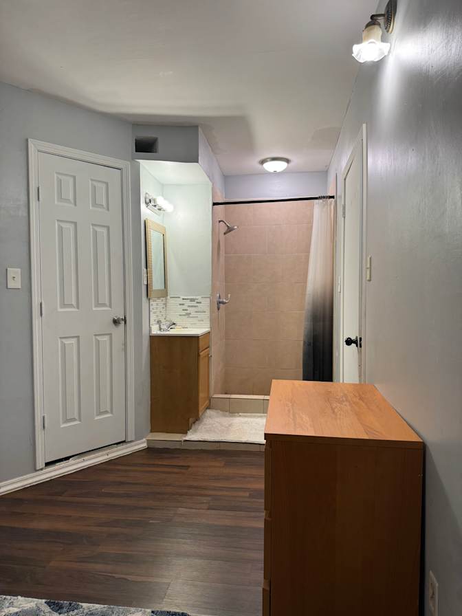 Yen's room