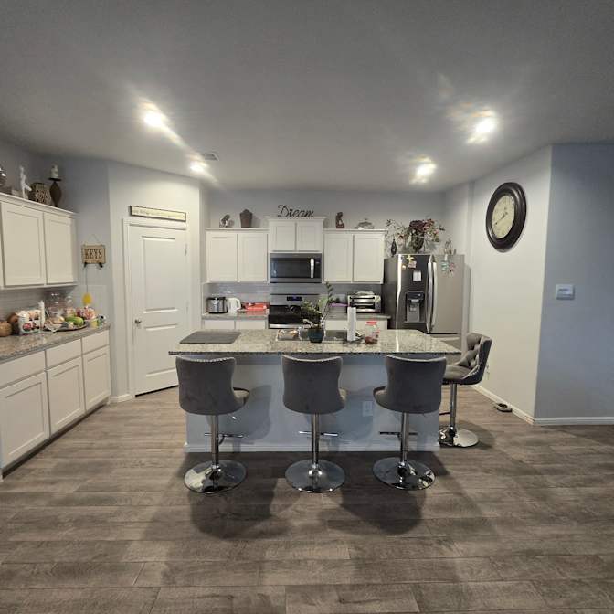 SCOTT VANCE's room